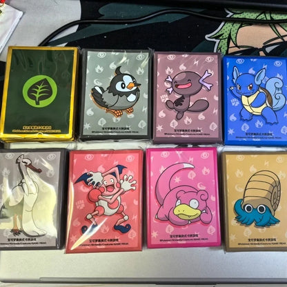 New Hot 64pcs/Set Ptcg Trading Card Sleeve Departure Theme Pikachu Lvysaur Shanaido Mewtwo Card Protection Cover Gift Toys ﻿